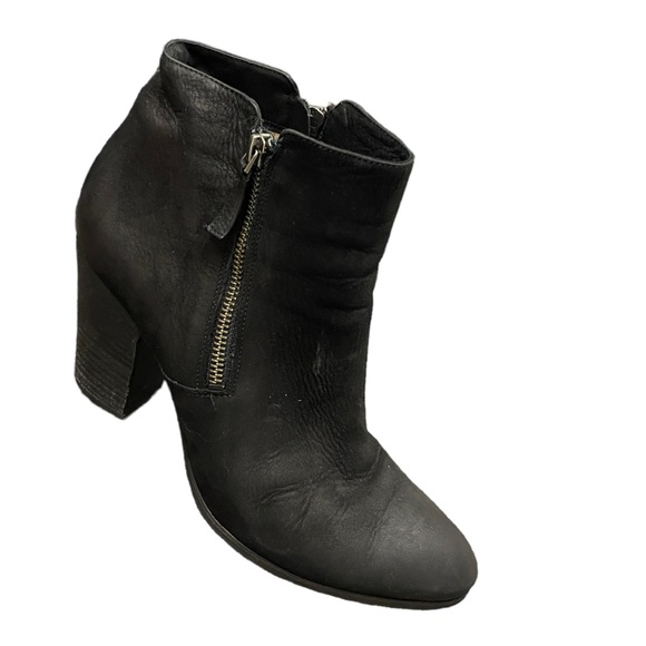✨VINTAGE MICHAEL KORS HEEL BOOTIES✨ - Picture 8 of 9